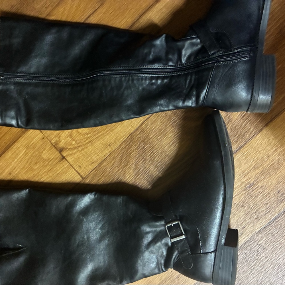 Black Over the Knee Boots with Sleek Leather Finish